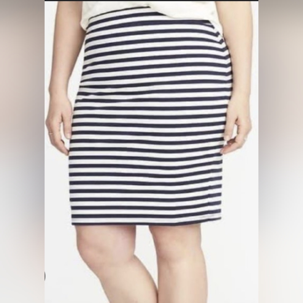 Old Navy Women's Striped Pencil Skirt - Black and White